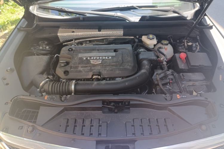 Used Cadillac XT4 2024 28T Two-Wheel-Drive Luxury Version Engine Bay