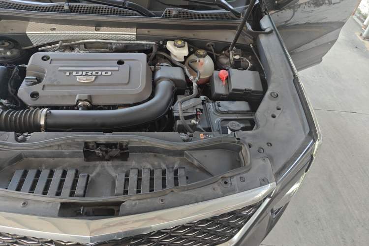 Used Cadillac XT4 2024 28T Two-Wheel-Drive Luxury Version Engine Bay Left