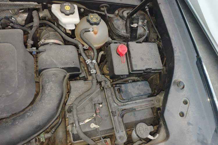 Used Cadillac XT4 2024 28T Two-Wheel-Drive Luxury Version Engine Bay Left