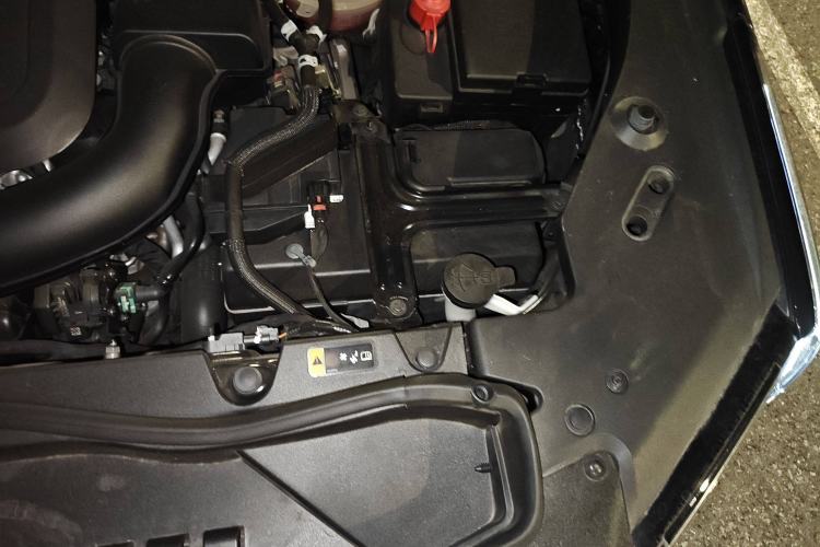 Used Cadillac XT4 2024 28T Two-Wheel-Drive Prestige Version Engine Bay Left