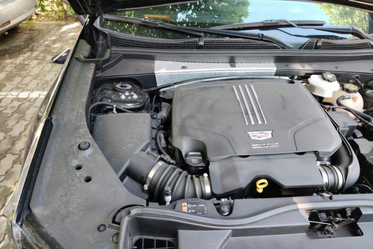 Used Cadillac XT4 2024 25T Two-Wheel Drive Fashion Edition Engine Bay Right