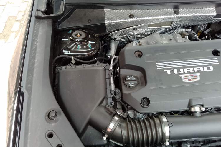 Used Cadillac XT4 2024 Facelift 28T Two-Wheel-Drive Luxury Version Engine Bay Right