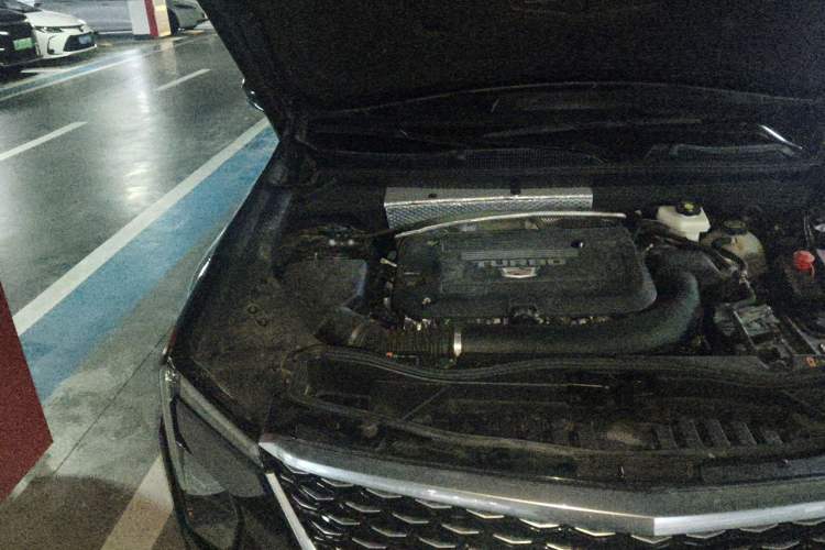 Used Cadillac XT4 2024 28T Two-Wheel-Drive Luxury Version Engine Bay Right