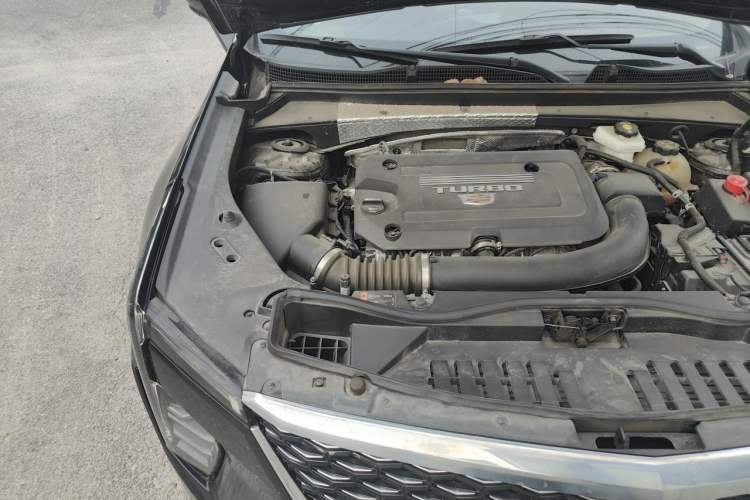 Used Cadillac XT4 2024 28T Two-Wheel-Drive Luxury Version Engine Bay Right