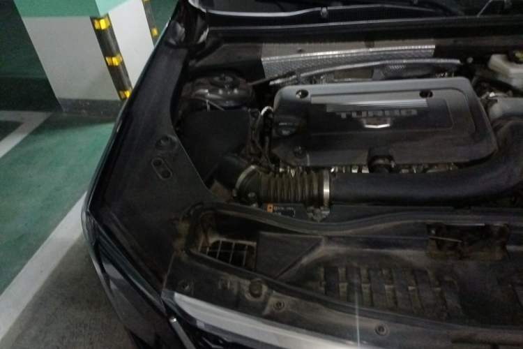 Used Cadillac XT4 2024 28T Two-Wheel-Drive Luxury Version Engine Bay Right