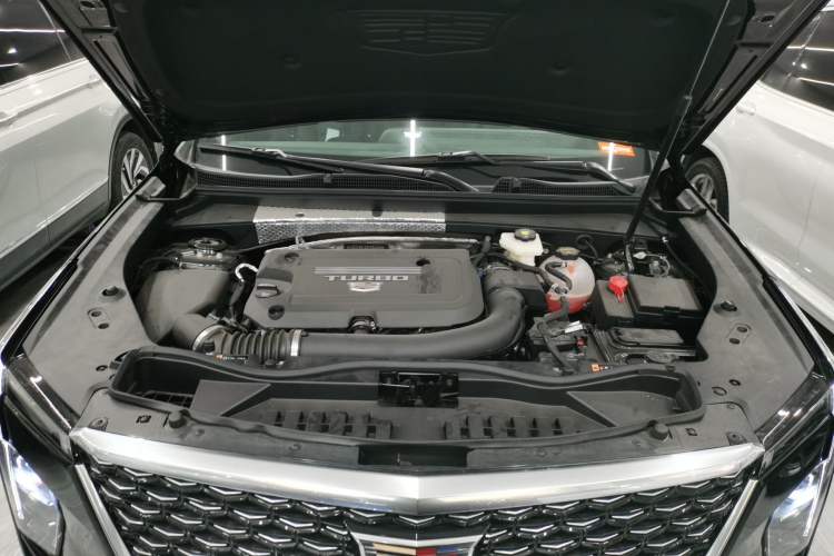 Used Cadillac XT4 2024 28T Two-Wheel-Drive Luxury Version Engine Bay