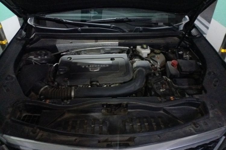 Used Cadillac XT4 2024 28T Two-Wheel-Drive Luxury Version Engine Bay