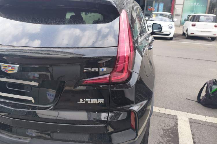 Used Cadillac XT4 2024 28T Two-Wheel-Drive Luxury Version Exterior 3