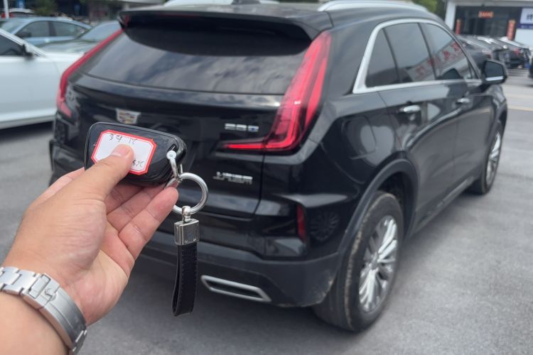 Used Cadillac XT4 2024 28T Two-Wheel-Drive Luxury Version Exterior 3
