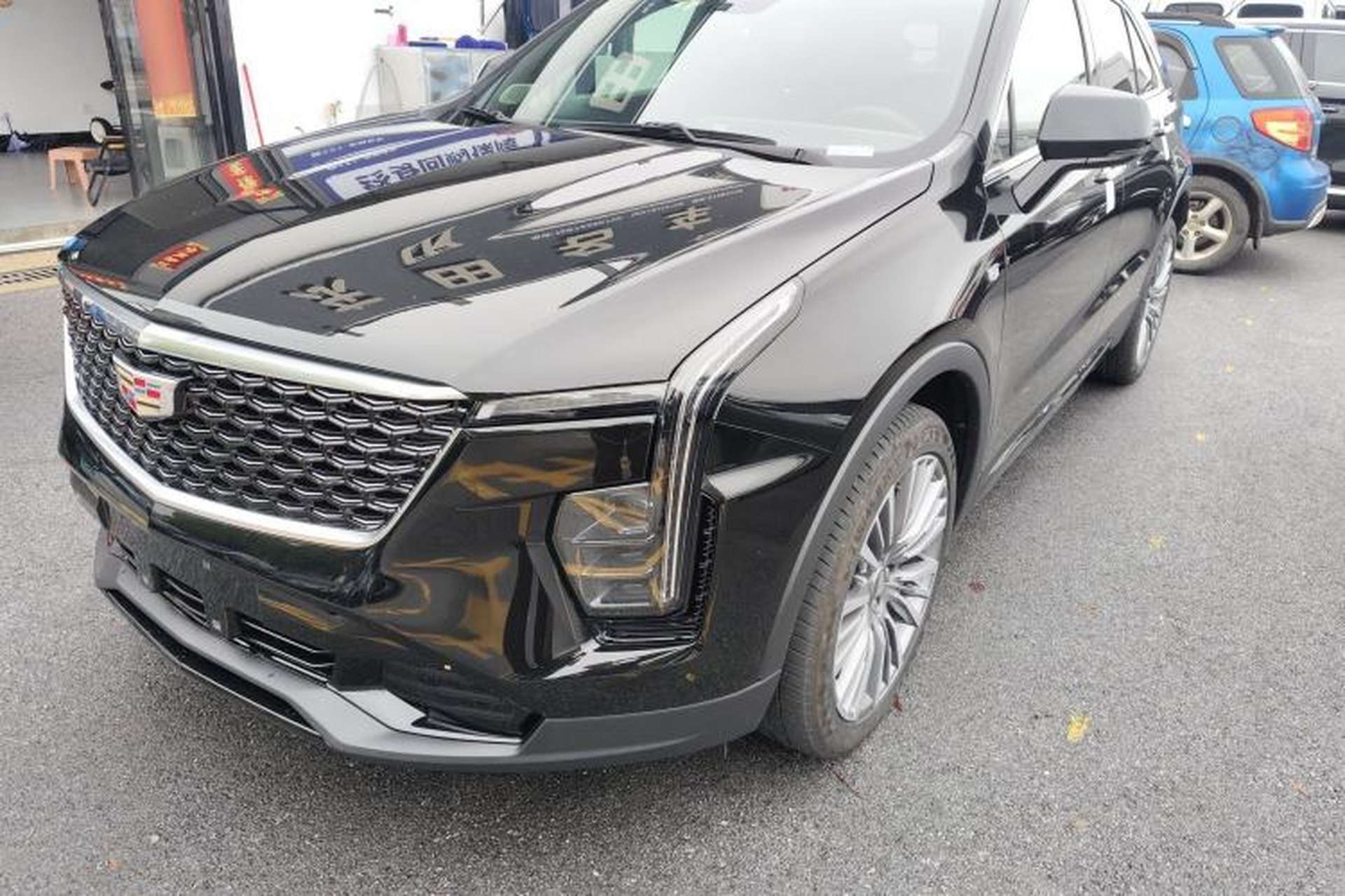 Used Cadillac XT4 2024 28T Two-Wheel-Drive Prestige Version Front Left 45 Deg