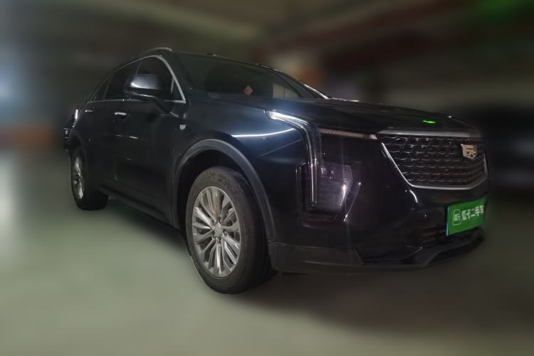 Used Cadillac XT4 2024 28T Two-Wheel-Drive Luxury Version Front Right 45 Deg