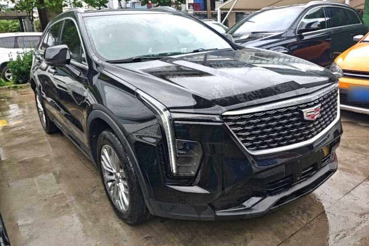 Used Cadillac XT4 2024 28T Two-Wheel-Drive Luxury Version Front Right 45 Deg