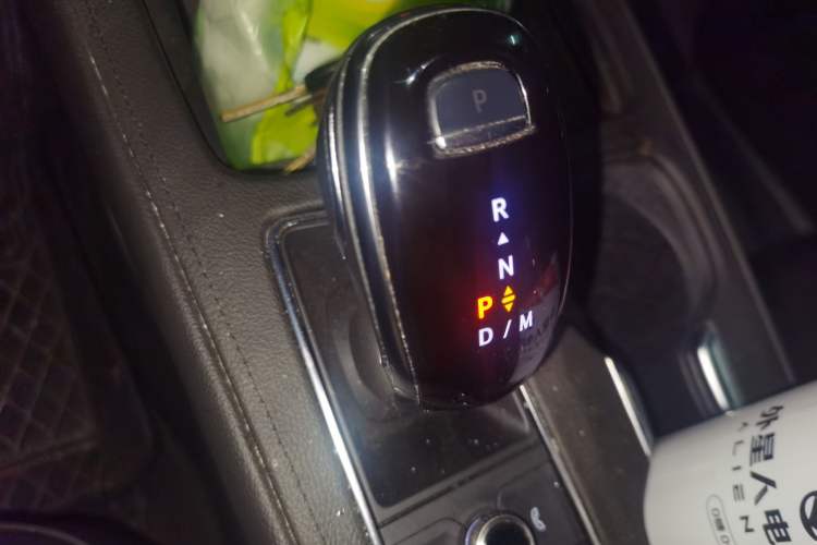 Used Cadillac XT4 2024 28T Two-Wheel-Drive Luxury Version Gear Lever