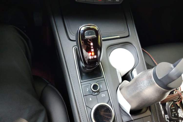 Used Cadillac XT4 2024 25T Two-Wheel Drive Fashion Edition Gear Lever