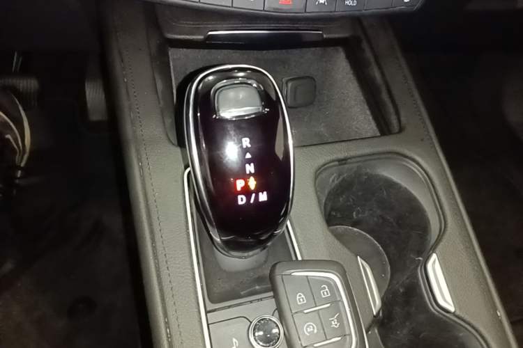 Used Cadillac XT4 2024 Facelift 28T Two-Wheel-Drive Luxury Version Gear Lever