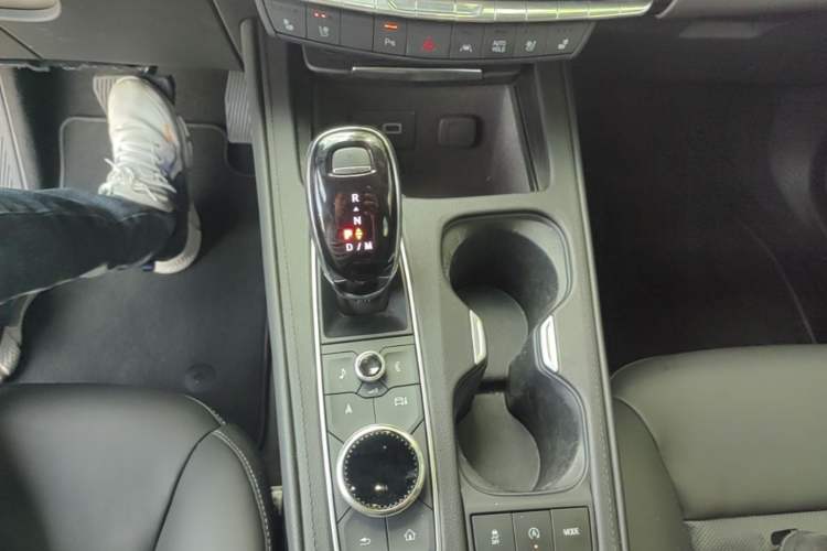 Used Cadillac XT4 2024 Facelift 28T Two-Wheel-Drive Prestige Version Gear Lever