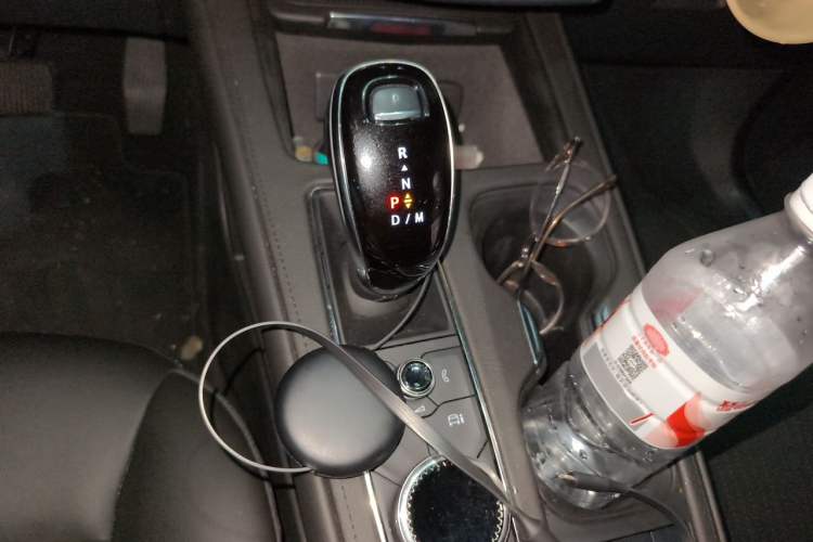 Used Cadillac XT4 2024 28T Two-Wheel-Drive Luxury Version Gear Lever