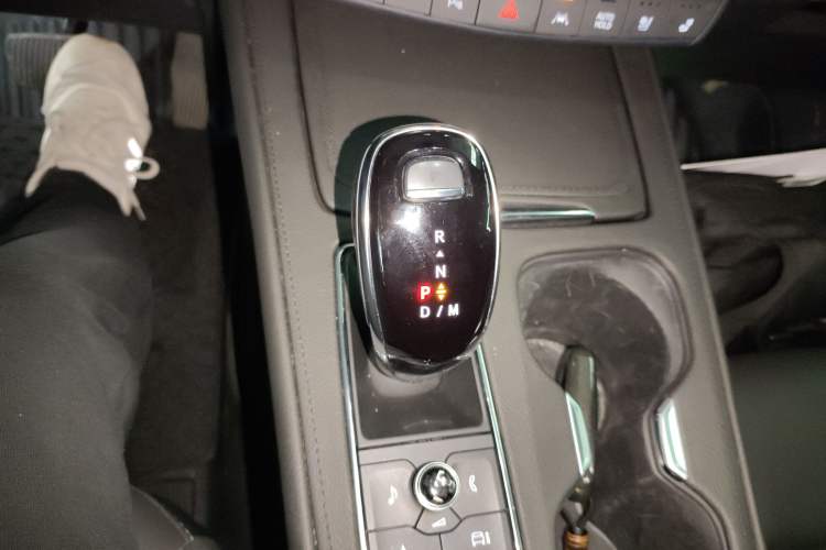 Used Cadillac XT4 2024 28T Two-Wheel-Drive Prestige Version Gear Lever