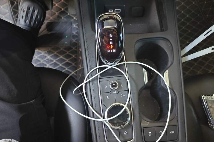Used Cadillac XT4 2024 28T Two-Wheel-Drive Luxury Version Gear Lever