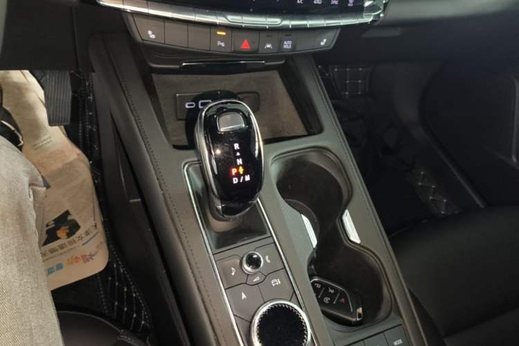 Used Cadillac XT4 2024 28T Two-Wheel-Drive Luxury Version Gear Lever