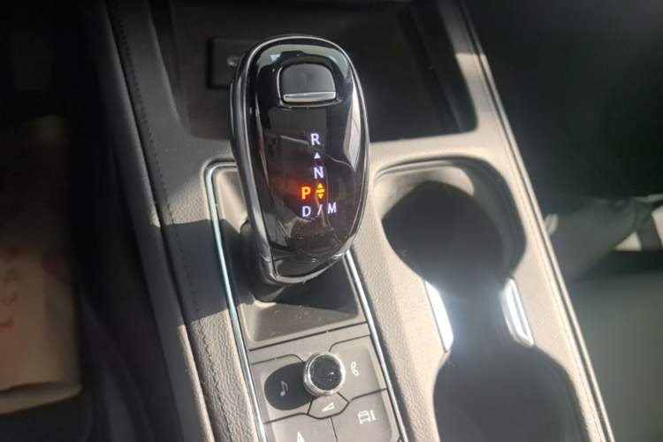 Used Cadillac XT4 2024 28T Two-Wheel-Drive Luxury Version Gear Lever