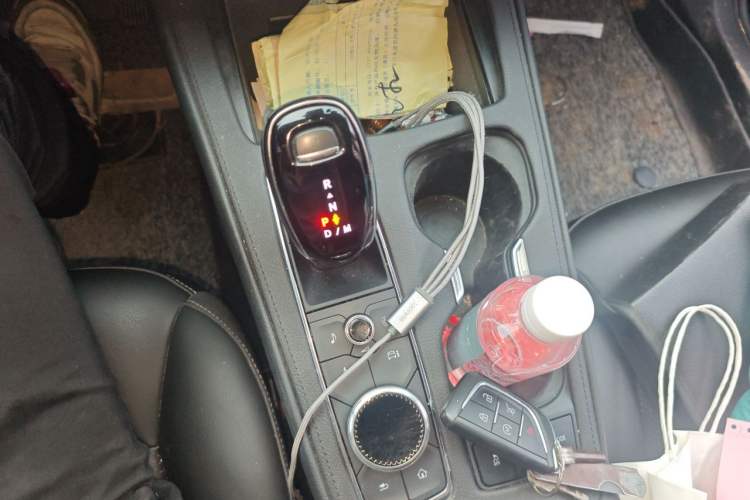 Used Cadillac XT4 2024 28T Two-Wheel-Drive Luxury Version Gear Lever