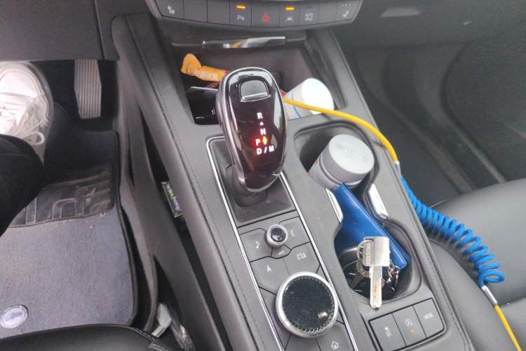 Used Cadillac XT4 2024 28T Two-Wheel-Drive Luxury Version Gear Lever