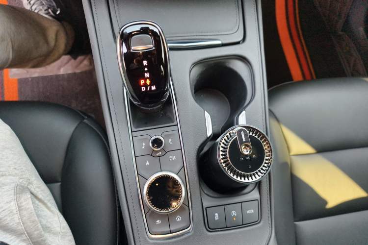 Used Cadillac XT4 2024 28T Two-Wheel-Drive Luxury Version Gear Lever