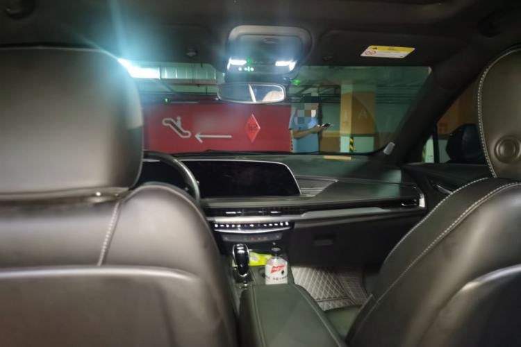 Used Cadillac XT4 2024 28T Two-Wheel-Drive Luxury Version Headliner