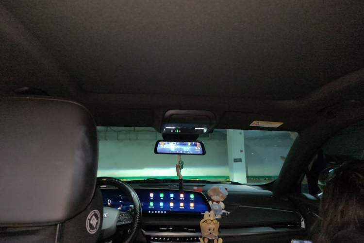 Used Cadillac XT4 2024 28T Two-Wheel-Drive Luxury Version Headliner
