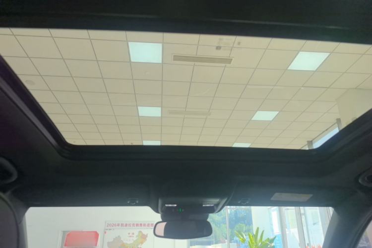 Used Cadillac XT4 2024 28T Two-Wheel-Drive Luxury Version Headliner
