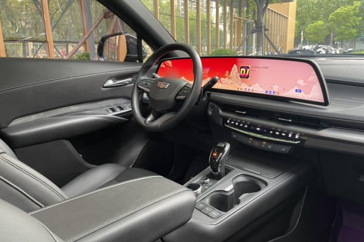 Used Cadillac XT4 2024 28T Two-Wheel-Drive Luxury Version Interior 1