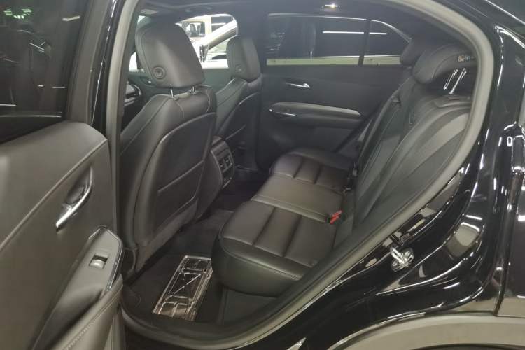 Used Cadillac XT4 2024 28T Two-Wheel-Drive Luxury Version Interior 1
