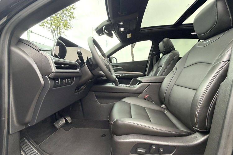 Used Cadillac XT4 2024 28T Two-Wheel-Drive Luxury Version Interior 1