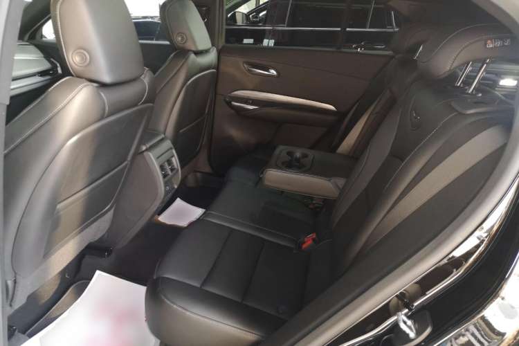 Used Cadillac XT4 2024 28T Two-Wheel-Drive Luxury Version Interior 1
