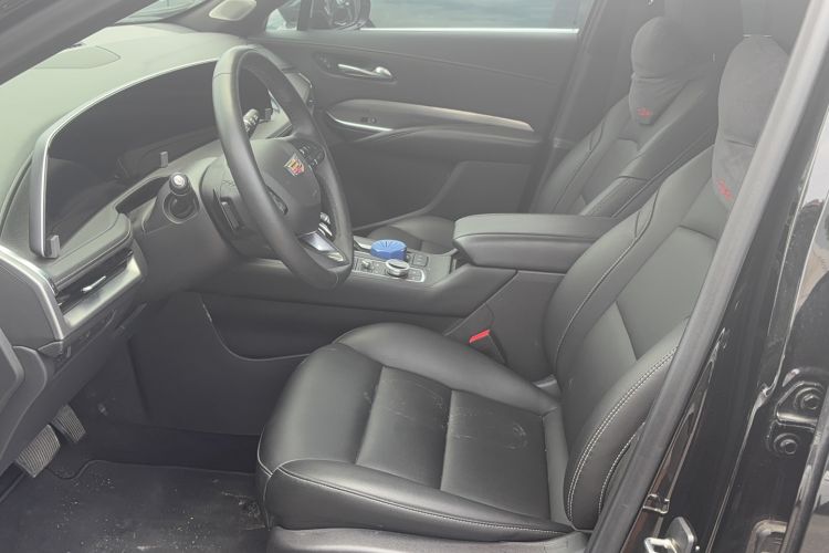 Used Cadillac XT4 2024 28T Two-Wheel-Drive Luxury Version Interior 1