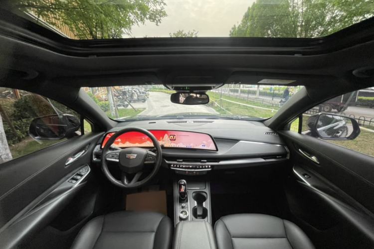 Used Cadillac XT4 2024 28T Two-Wheel-Drive Luxury Version Interior 2