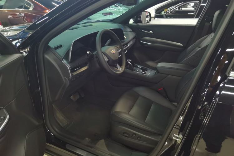 Used Cadillac XT4 2024 28T Two-Wheel-Drive Luxury Version Interior 2
