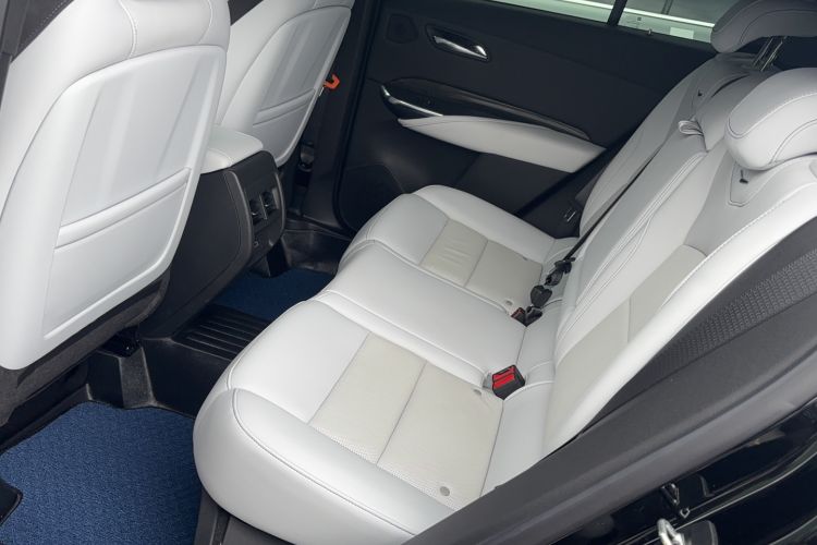 Used Cadillac XT4 2024 28T Two-Wheel-Drive Prestige Version Interior 2