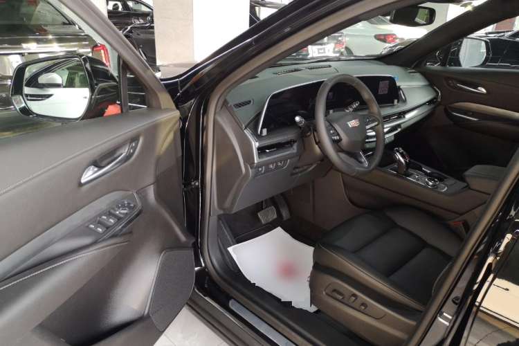 Used Cadillac XT4 2024 28T Two-Wheel-Drive Luxury Version Interior 2