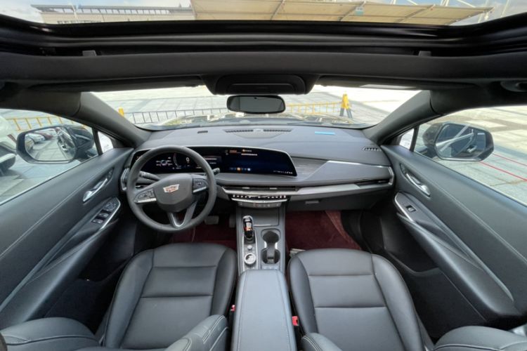 Used Cadillac XT4 2024 28T Two-Wheel-Drive Luxury Version Interior 2