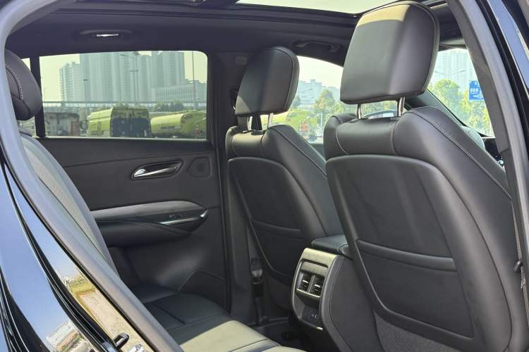 Used Cadillac XT4 2024 28T Two-Wheel-Drive Prestige Version Interior 2