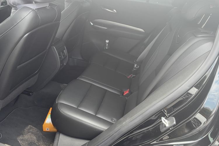 Used Cadillac XT4 2024 28T Two-Wheel-Drive Luxury Version Interior 2