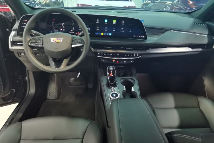 Used Cadillac XT4 2024 28T Two-Wheel-Drive Luxury Version Interior 3