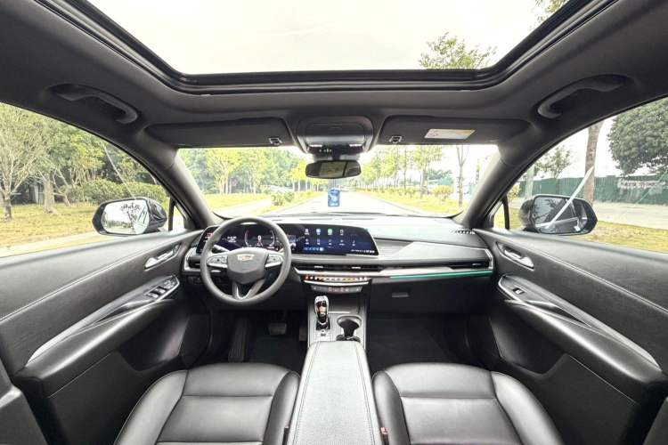 Used Cadillac XT4 2024 28T Two-Wheel-Drive Luxury Version Interior 3