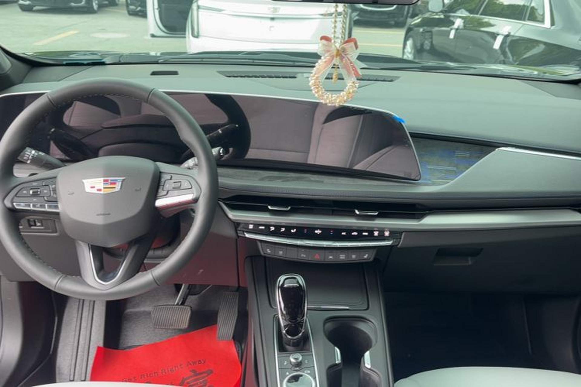Used Cadillac XT4 2024 28T Two-Wheel-Drive Prestige Version Interior 3