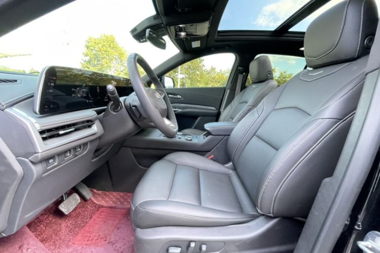 Used Cadillac XT4 2024 28T Two-Wheel-Drive Luxury Version Interior 3