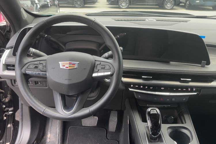 Used Cadillac XT4 2024 28T Two-Wheel-Drive Luxury Version Interior 3
