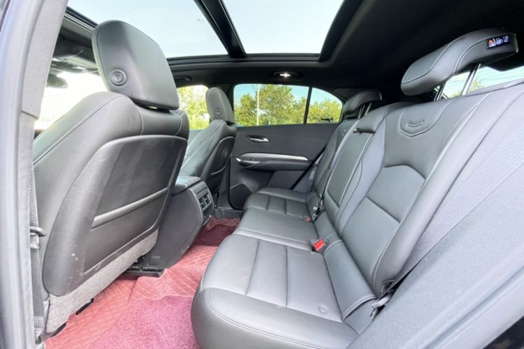 Used Cadillac XT4 2024 28T Two-Wheel-Drive Luxury Version Interior 4