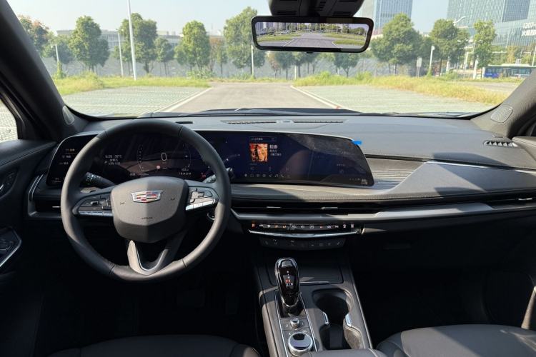 Used Cadillac XT4 2024 28T Two-Wheel-Drive Prestige Version Interior 5